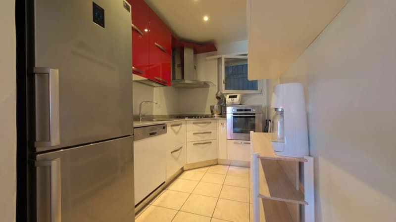 Elegantes 2.5-Zimmer-Wohnung mit großer Terrasse und Seeblick sowie Schwimmbad (4)