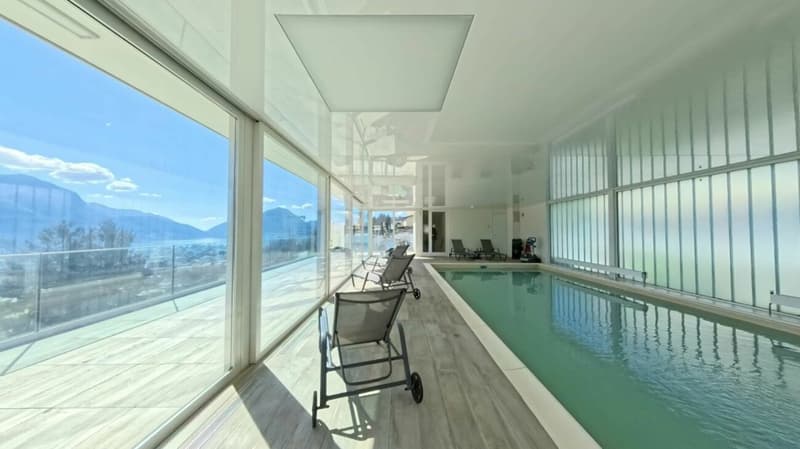 Elegantes 2.5-Zimmer-Wohnung mit großer Terrasse und Seeblick sowie Schwimmbad (12)