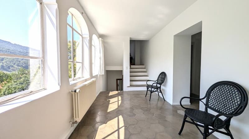Maison de charme avec jardin d'hiver et panorama sur les montagnes (10)