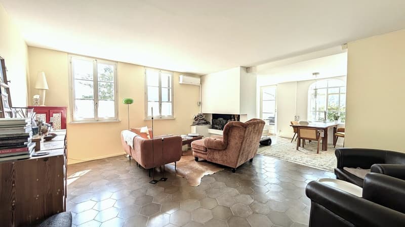 Charmantes Haus mit Wintergarten und Bergpanorama (1)