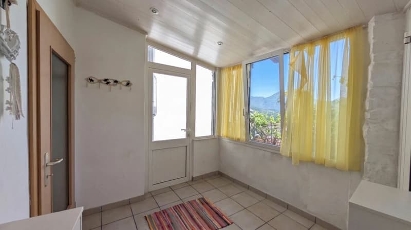 Rustique caractéristique rénové avec cheminée et terrasse dans le noyau historique de Mondonico (5)