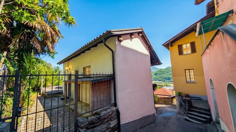 Rustique caractéristique rénové avec cheminée et terrasse dans le noyau historique de Mondonico (13)