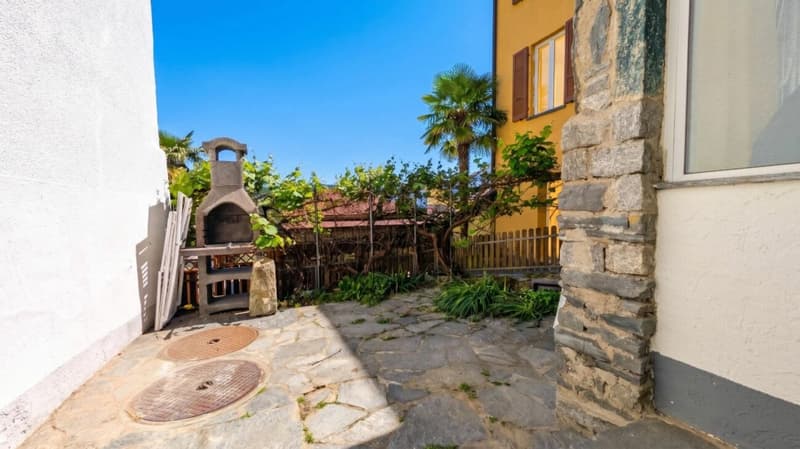 Rustique caractéristique rénové avec cheminée et terrasse dans le noyau historique de Mondonico (11)