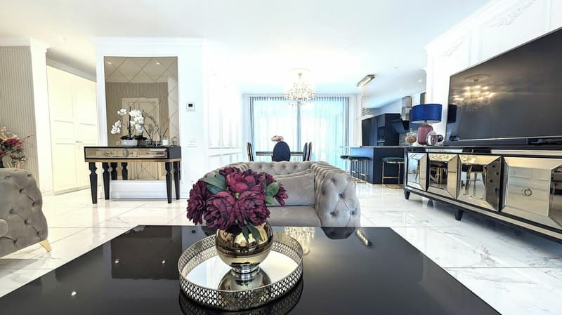 Prestigieux attique avec des espaces généreux et trois balcons panoramiques (2)