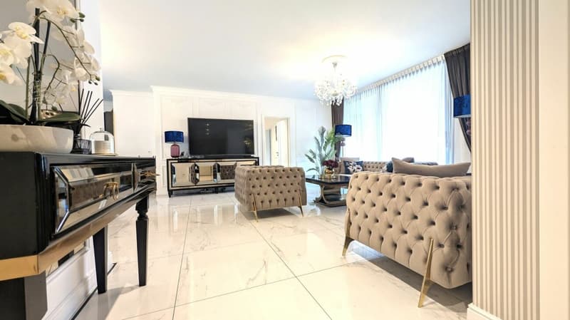 Prestigieux attique avec des espaces généreux et trois balcons panoramiques (5)
