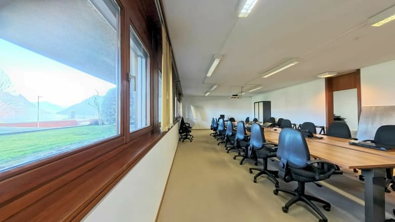 Bureau de représentation avec vue sur le lac - fractionnable sur mesure (2)