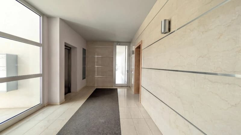 Contemporary, well-served and well-connected! (6)
