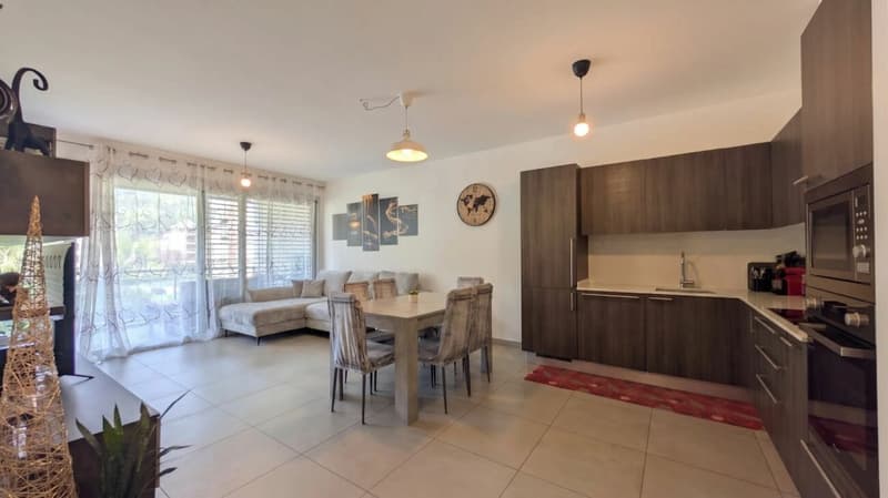 Contemporary, well-served and well-connected! (3)