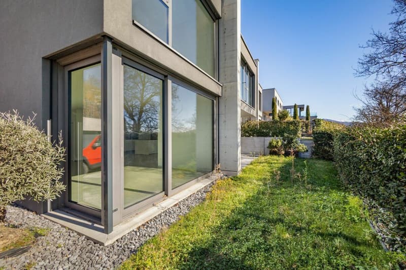 Moderne Villa mit zwei Gärten und Panoramablick (9)