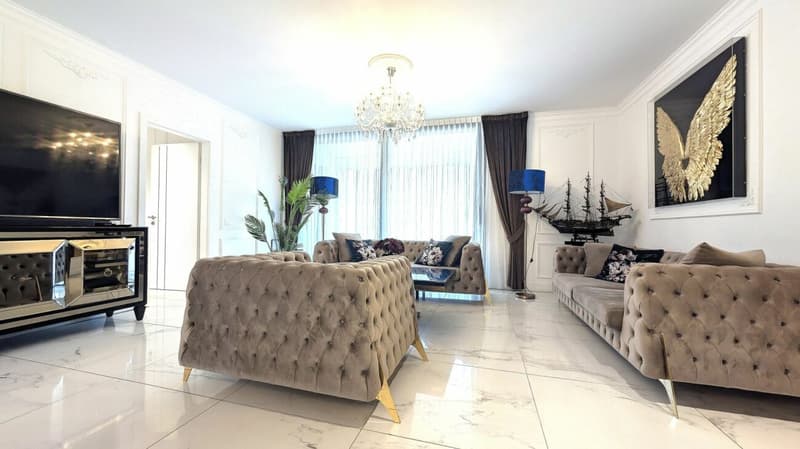 Prestigioso attico con spazi generosi e tre balconi panoramici copia (4)