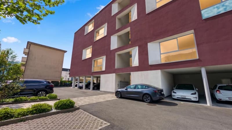 Contemporaneo, in posizione servita e ben collegato! (9)
