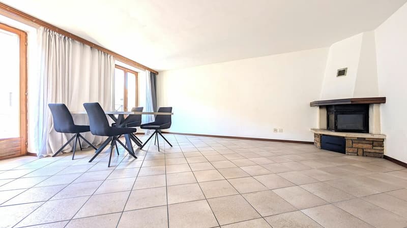 Atmosfera unica con camino e layout personalizzabile (1)