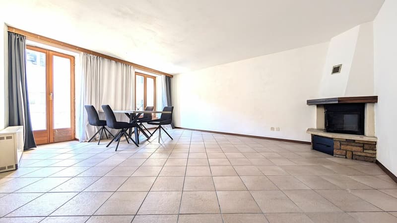 Atmosfera unica con camino e layout personalizzabile (3)