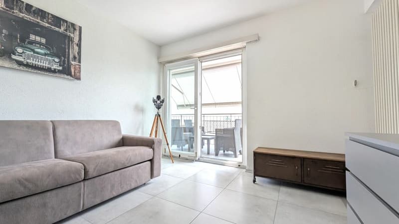 Ristrutturato e con parziale vista Lago (4)