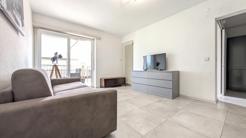 Ristrutturato e con parziale vista Lago (5)