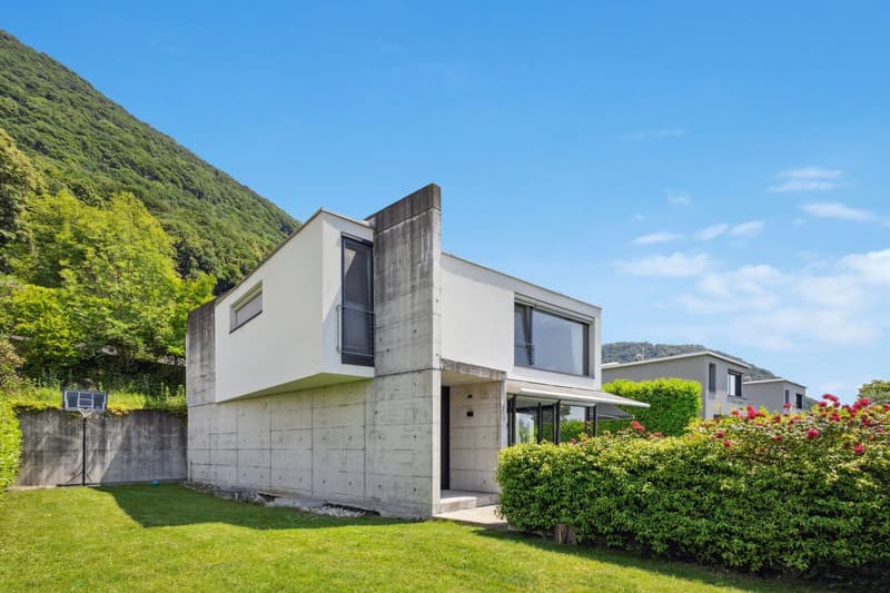 Design & Komfort mit Swimmingpool in Cureggia (10)