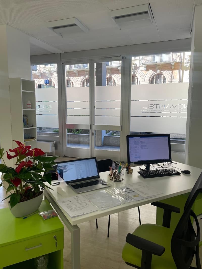 Chiasso - Bright Office on the Ground Floor with Shop Windows (2)