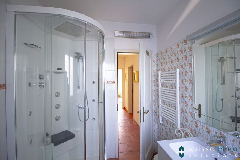 Vezia, Confortevole Villa Bifamiliare con Giardino (10)