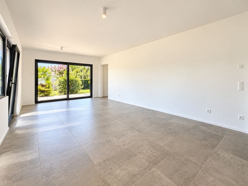 Porza - Elegante appartamento 3.5 locali con vista lago, terrazzo e giardino privato (3)