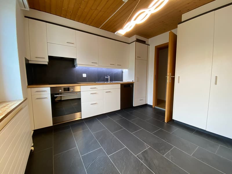 Helle und zentrale 4.5-Zimmer-Wohnung in Lufingen (4)