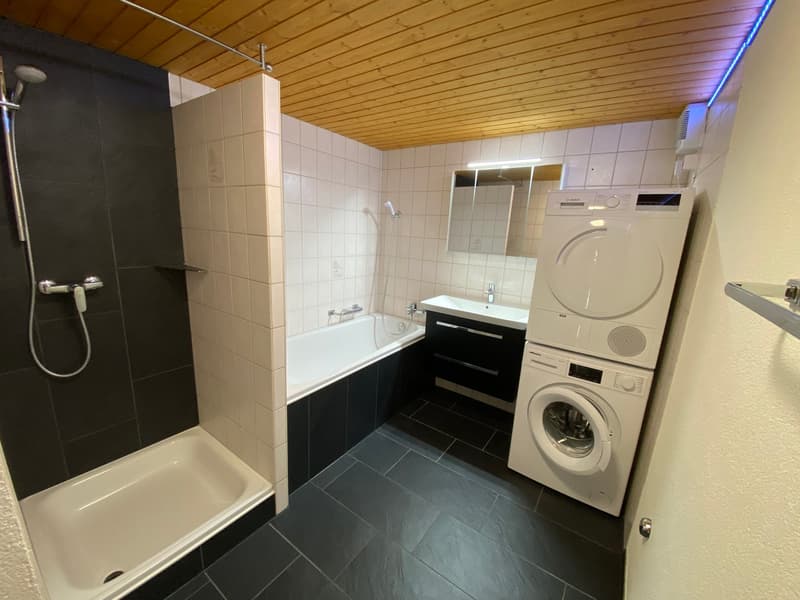 grosses Badezimmer
