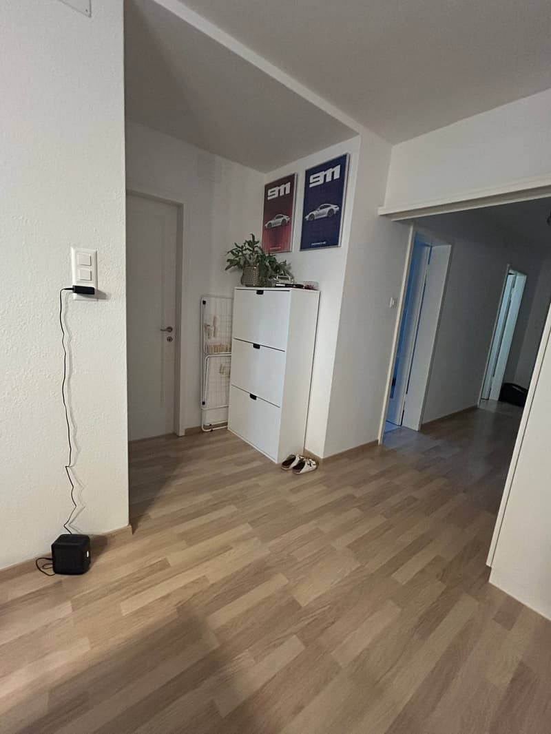 Gang - Geschlossene Türe WC