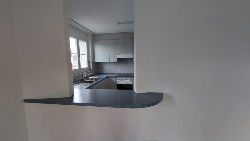 Zentral, hell & gemütlich: 2.5-Zimmer-Wohnung in Niederwil (2)