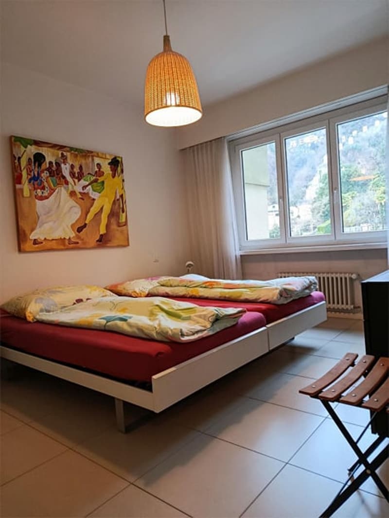 Bijoux mit fantastischer See- und Bergsicht, modern möbliert (18)