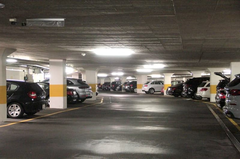 Einstellplatz in Tiefgarage mit eigenem Emobilityanschluss in schöner Überbauung (2)