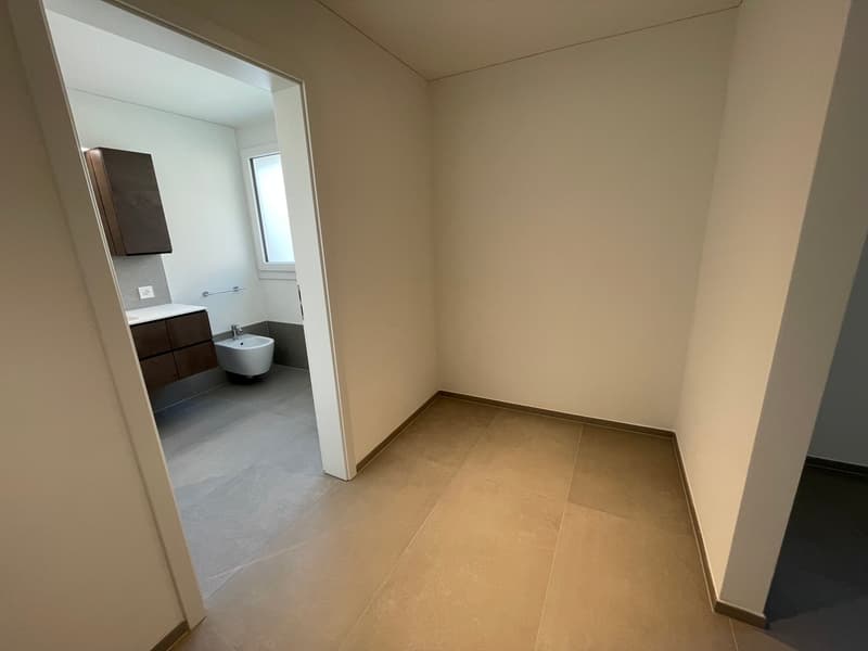 Empty room, tiles, corner layout, sink, bidet