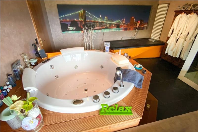 a large tub bath in a bathroom