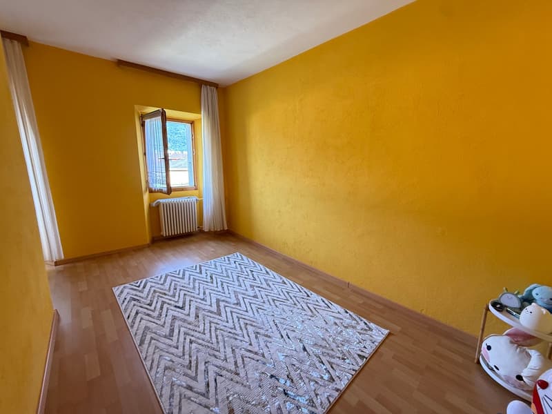 Maison unifamiliale à Giubiasco avec grand jardin et espace pour tous. (8)
