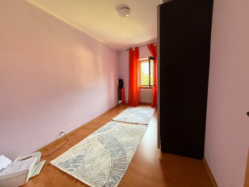 Maison unifamiliale à Giubiasco avec grand jardin et espace pour tous. (9)