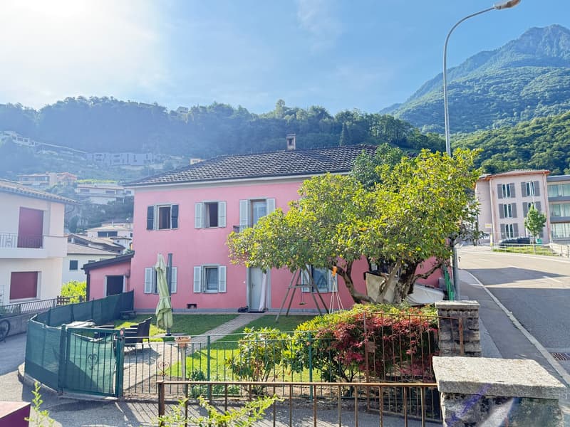 Maison unifamiliale à Giubiasco avec grand jardin et espace pour tous. (1)