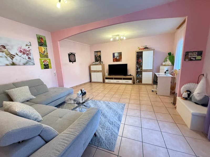Maison unifamiliale à Giubiasco avec grand jardin et espace pour tous. (4)