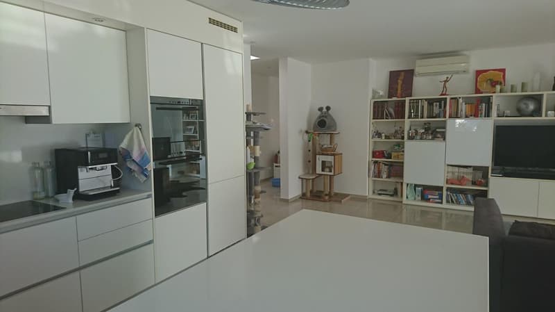 Sofort verfügbar: Moderne und komfortable 4.5-Zimmer-Dachwohnung (4)