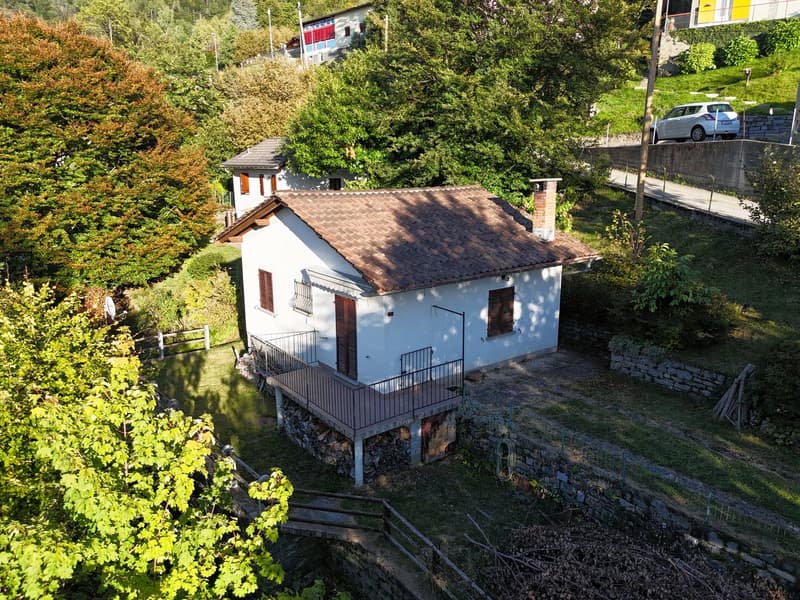 Rustico immerso nel verde con vista panoramica, a pochi minuti da Bellinzona (2)