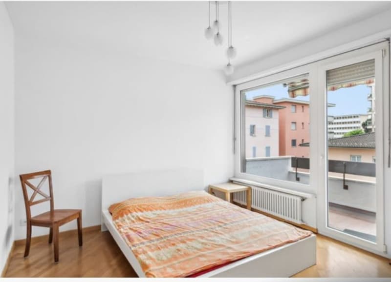 Appartamento di 4.5 locali con due balconcini a pochi passi dal centro di Lugano. (5)