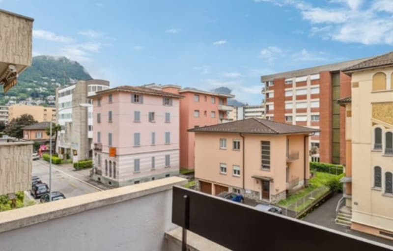 Appartamento di 4.5 locali con due balconcini a pochi passi dal centro di Lugano. (2)
