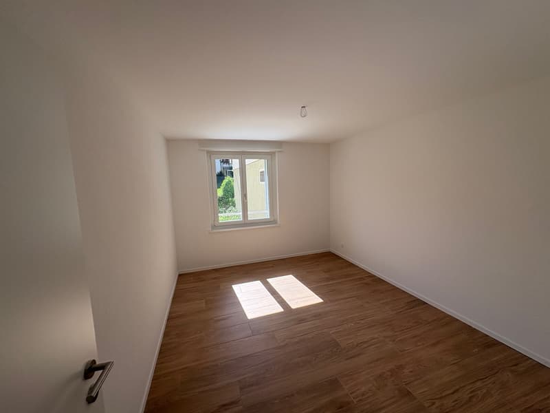 Prima locazione di un appartamento moderno di 2.5 locali con posto giardino privato (5)