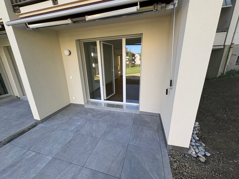 Prima locazione di un appartamento moderno di 2.5 locali con posto giardino privato (1)