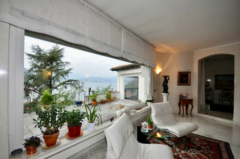 Elegante villa con vista lago in vendita in Campione d'Italia (2)