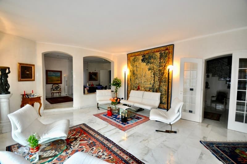 Elegante villa con vista lago in vendita in Campione d'Italia (3)