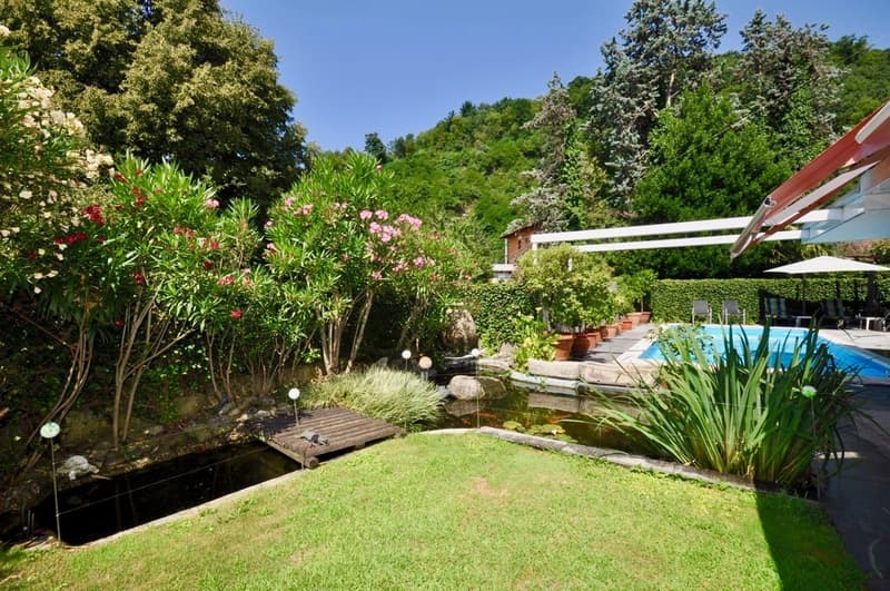 Villa con piscina e giardino in vendita a Magliaso (2)