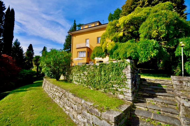 Villa di Prestigio con Splendido Parco vicino al centro di Lugano (1)