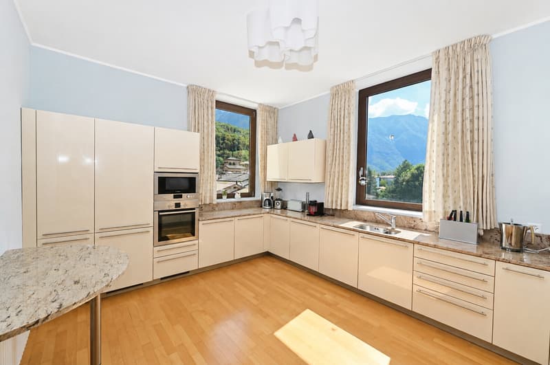 Elegante Attico Direttamente sulle Rive del Lago di Lugano (11)