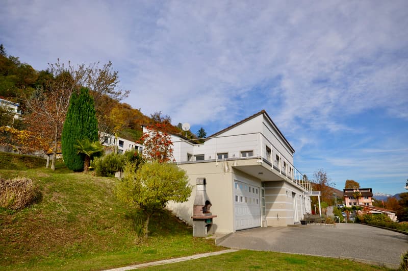 Villa Bifamiliare con Vista Panoramica a 180 su Lago e sui Monti (5)