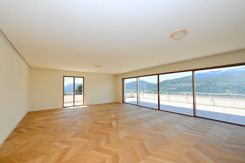 Attico di Lusso con Parziale Vista Lago, Piscina Privata e SPA (5)