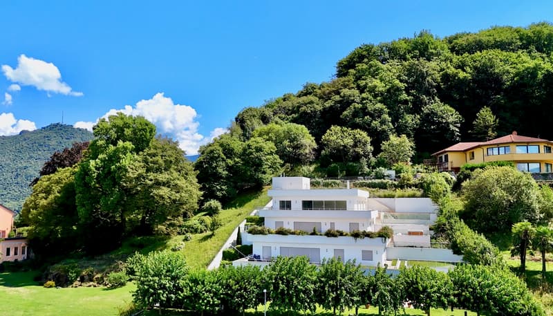 Attico di Lusso con Parziale Vista Lago, Piscina Privata e SPA (4)
