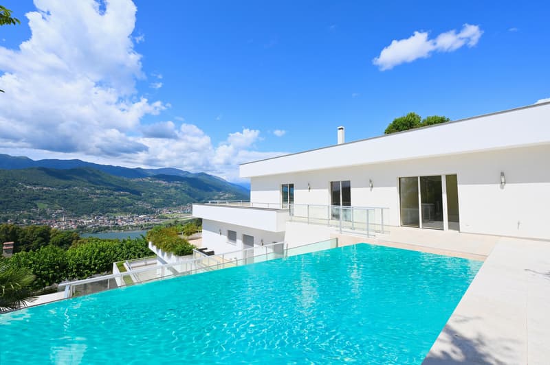 Attico di Lusso con Parziale Vista Lago, Piscina Privata e SPA (1)